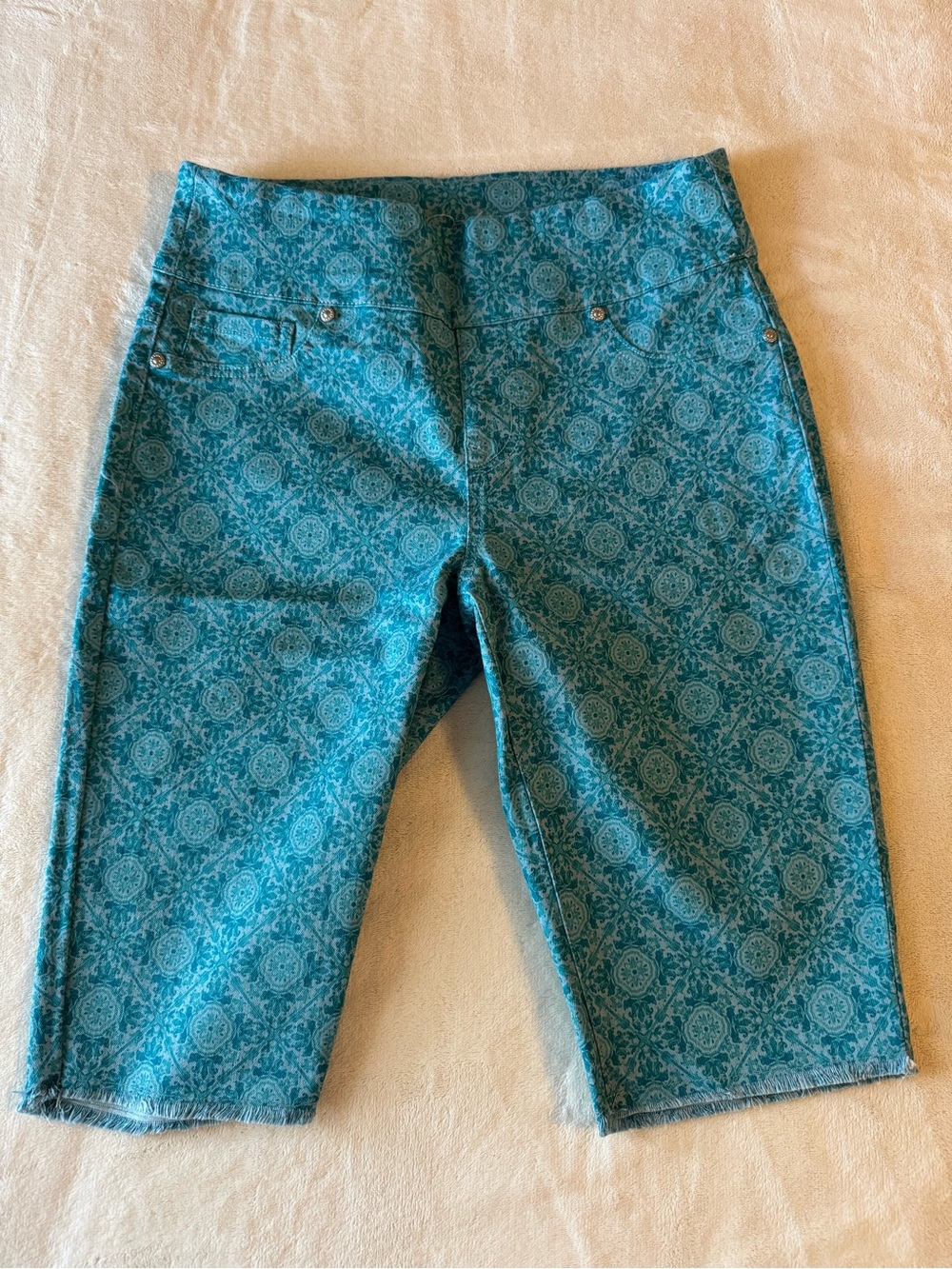 DG2 NWOT Teal Patterned Stretchy Pull-On Long Shorts w Frayed Finish